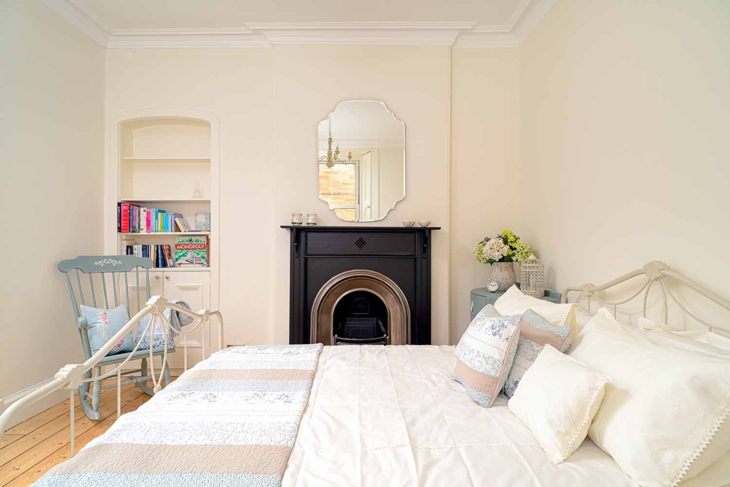 AirBnB photo showing master bedroom in cottage in Edinburgh